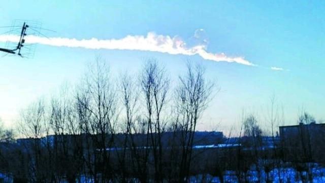 俄罗斯 7年前的俄罗斯陨石,落下时被神秘物体击中,到底谁在保护人类