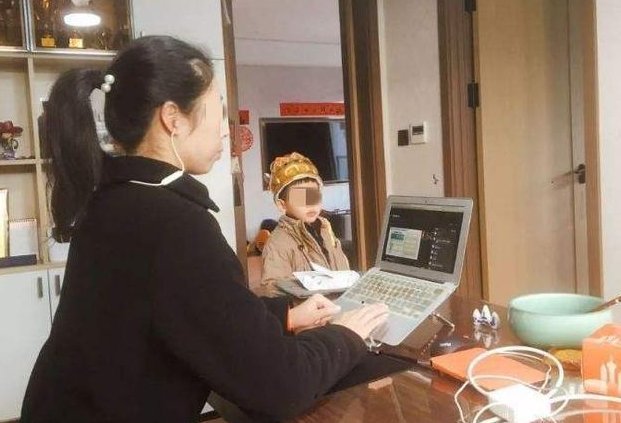 生活质量|没老人帮衬自己带娃的家庭，生活得如何？3位宝妈道出自己的经历