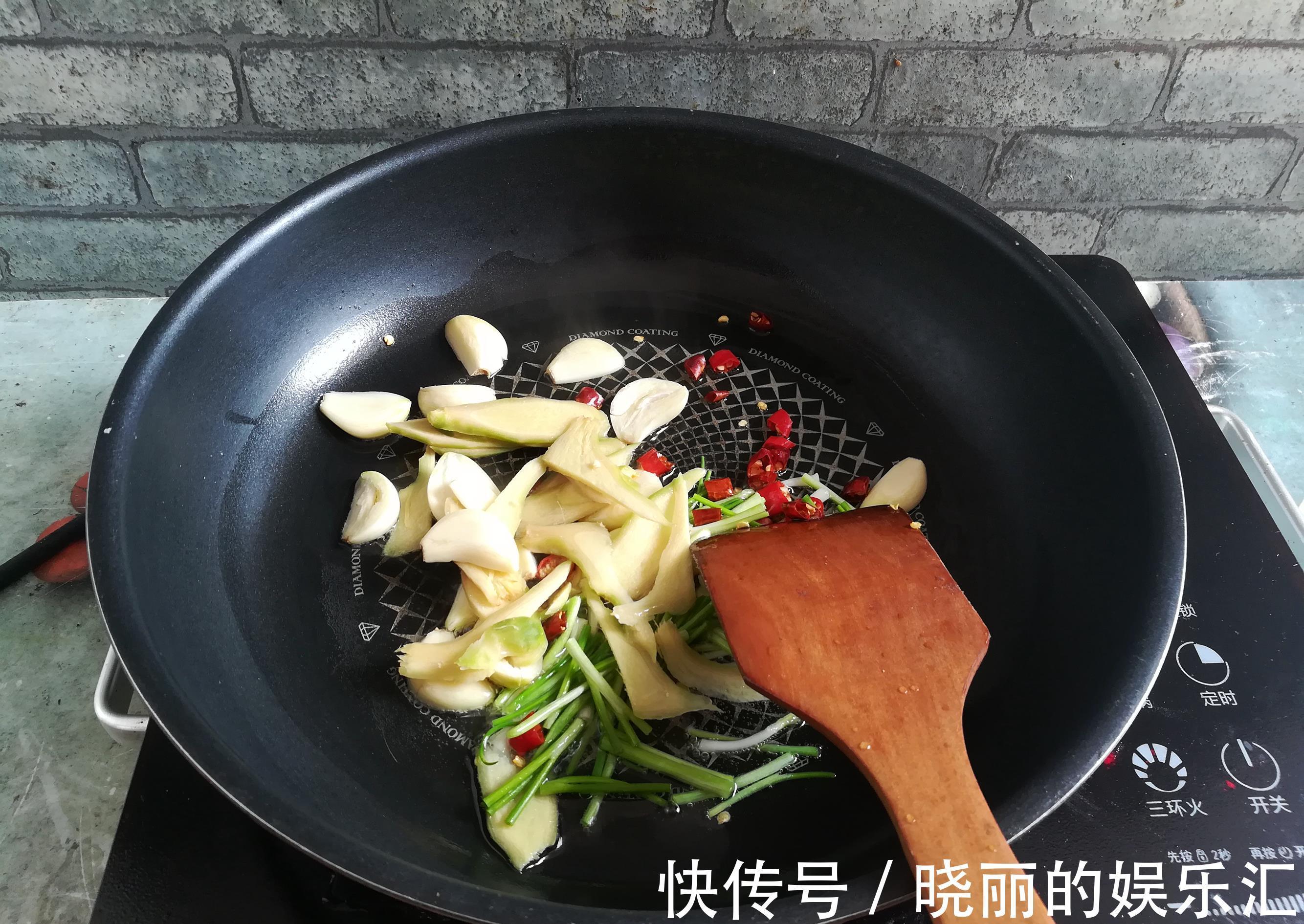 香菇|鸡肉别总是煮汤,加点料,香辣可口清爽不油腻,端上桌就抢光了