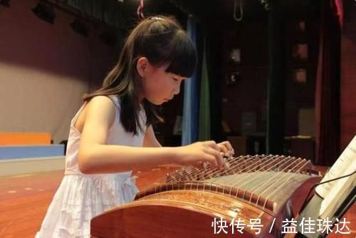 兴趣班|孩子要不要上兴趣班?清华退休老教授:这3种兴趣班费钱又没用