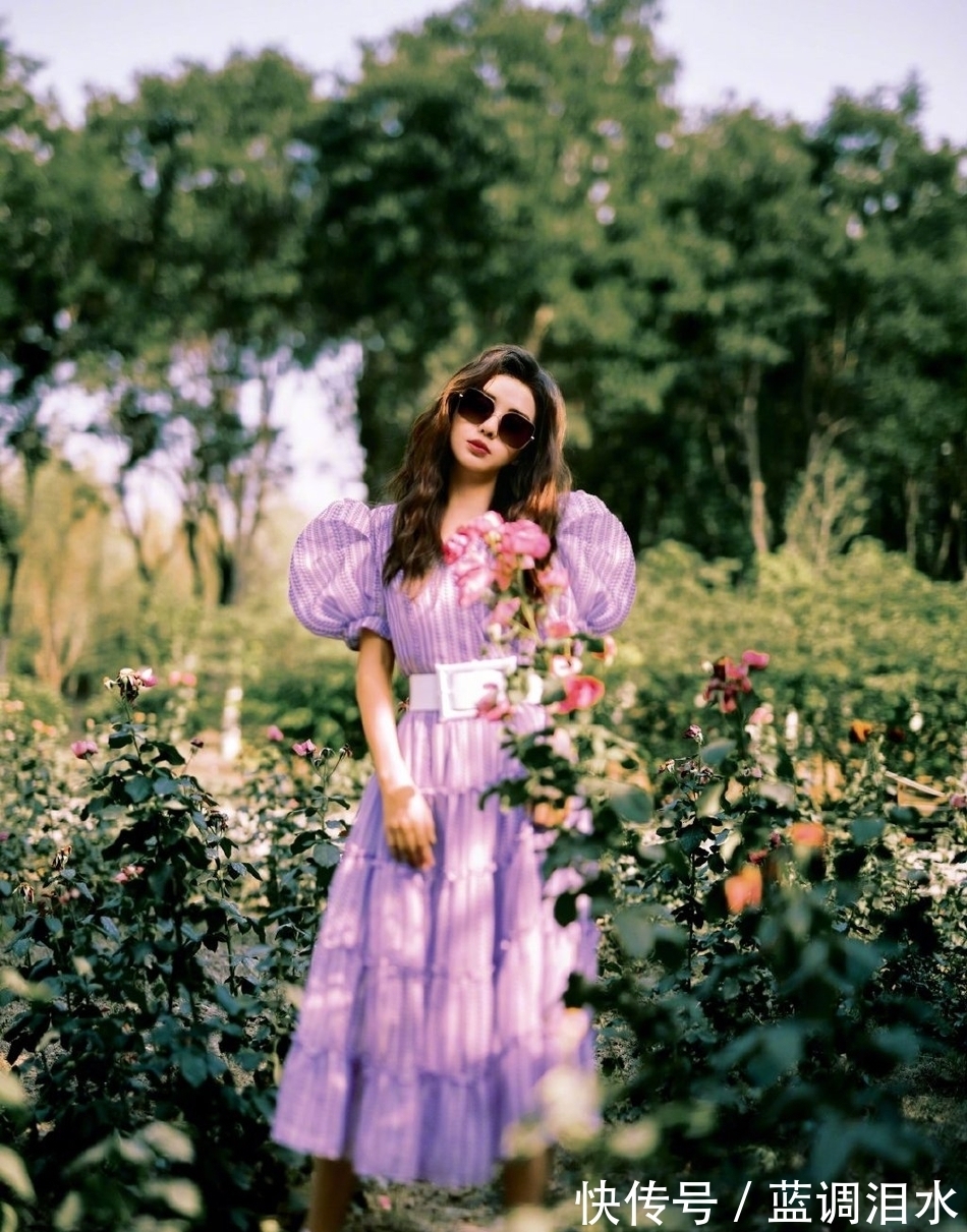 泡泡袖|郑合惠子穿泡泡袖连衣裙 卷发红唇气质温柔