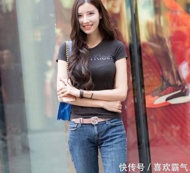 性感|街拍:小姐姐身材迷人至极,性感丰满妖娆,你最喜欢哪个?