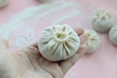 营养|不揉面不醒面，用饺子皮做生煎包，皮薄馅大营养好吃，简单零失败