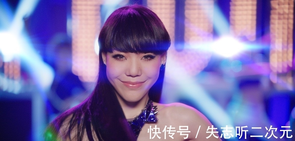 困局|“巨星”吴莫愁困局：从红极一时到“失业”，一手好牌怎么糊的？