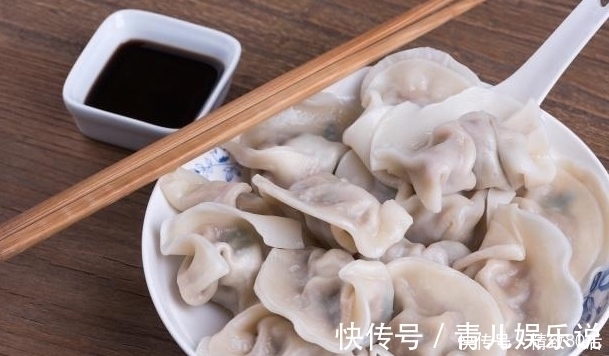 拌饺子馅，是放生油还是熟油？很多人弄错了，难怪饺子不香