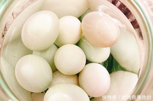  腌制鸭蛋时|2种正宗咸鸭蛋的商用配方，用料都精确到克，保证各个流油还不咸