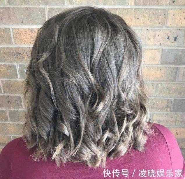 理发师|女孩两个月不洗头,刚进理发店,理发师被眼前的一幕惊呆了