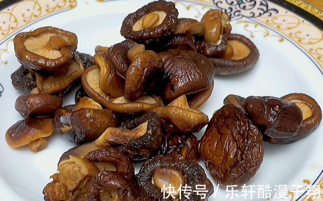 炖鸡到底要不要焯水 很多人都做错了,难怪又腥又柴,原来有诀窍
