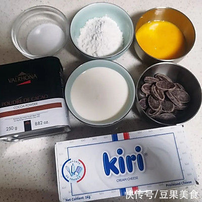 mini|这道迷你巧克力芝士蛋糕香极了，儿子三天两头就要吃