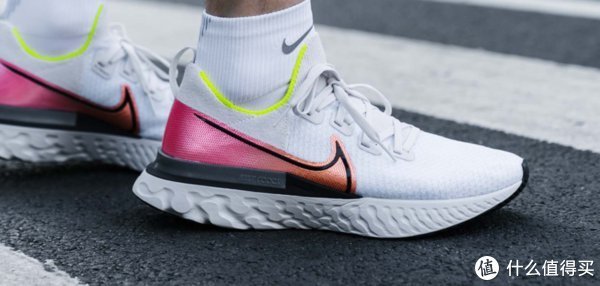 亚瑟士 穿了一年耐克突然换成亚瑟士,跑完五公里后,高下立判!