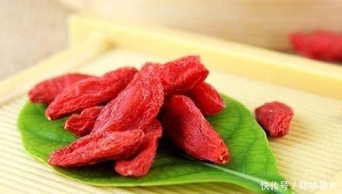  上火|冬季经常出现“上火”的情况怎么办？提示：多吃3种食物降降火