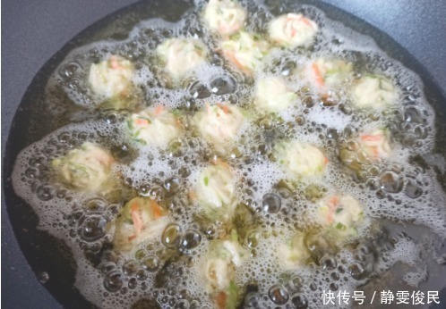 这才是萝卜丸子的传统做法,外酥里嫩,不加一滴水,凉了也不会硬