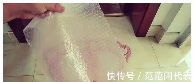 快递里的气泡垫别当垃圾扔了,老婆放在厕所里,一年能省好几百