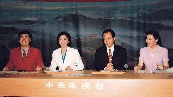 罗京病逝11年，职业生涯最难稿件曝光，李瑞英播报声音都在颤抖