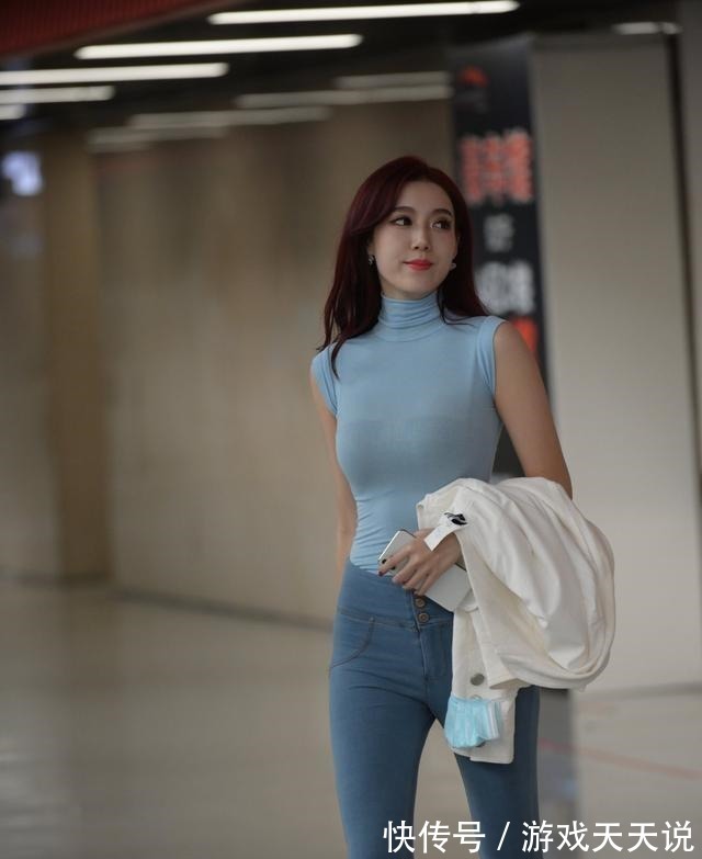 穿搭 瑜伽裤体现美女的修长体态,显得精致干练,大方时尚!