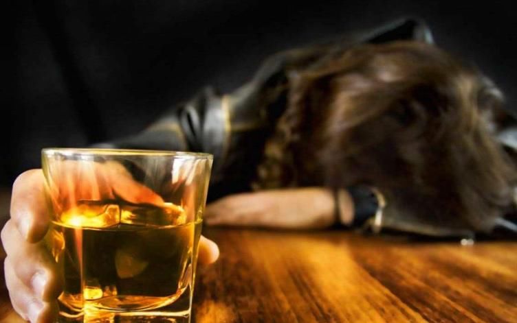 不顾|老话“酒不顾人，色不顾身，财不顾亲”什么意思，为什么这么说？