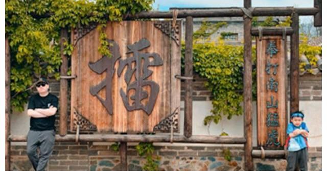 兒子|張鶴倫與兒子互動(dòng)，簡單的幾句對(duì)話，讓網(wǎng)友直呼小“墳王”來了