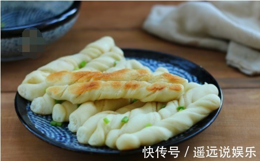 好吃|花卷新做法，简单一做就特好吃，底酥脆上暄软，比蒸着吃香多了