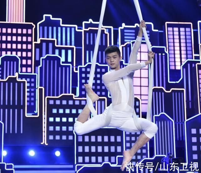 年輕人扎堆“逐夢演藝圈”《求職高手》揭秘脫口秀演員生存現(xiàn)狀