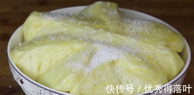 自从学会面包的这个做法，我家一周吃5次，松软香甜，简单又家常！