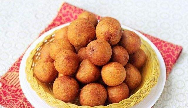 麻辣鲜|餐馆里好吃的芋头丸子怎么做？老板透露秘诀：金黄酥脆炸很重要