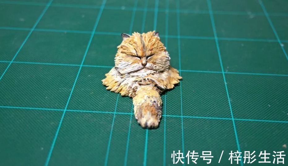 我是谁|他用手工雕塑高度还原魔性动物表情包,这画风也太搞笑了吧!