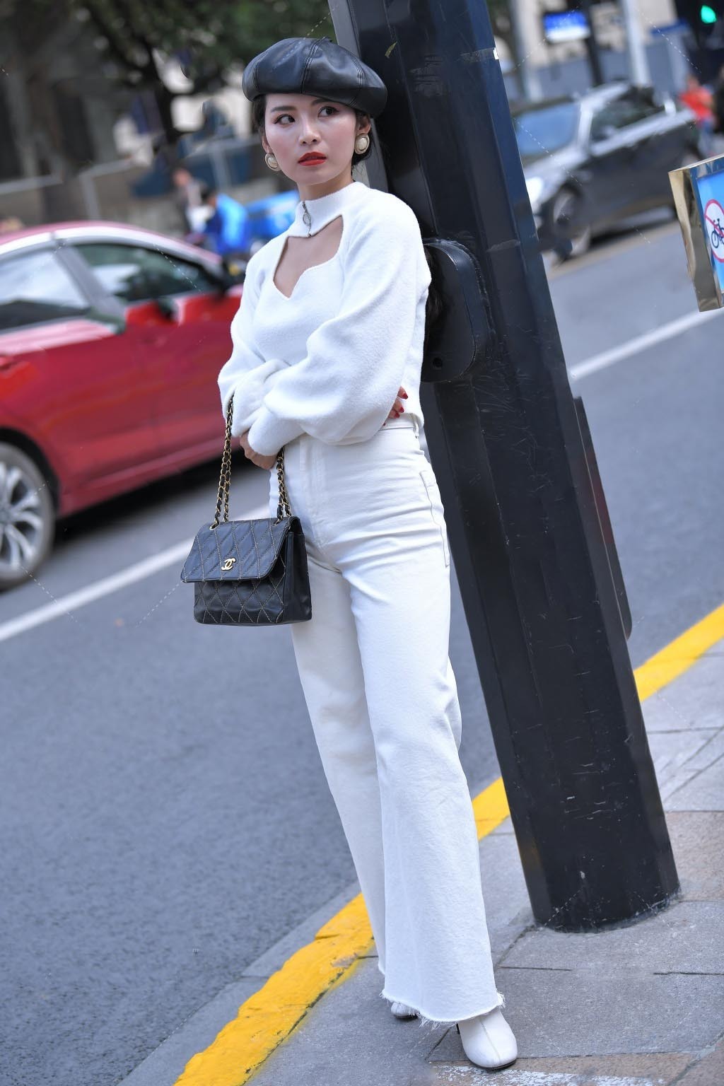 精致|街拍:秋冬追求时髦精致的造型, 试试“微喇叭”吧, 个性耐看显气质