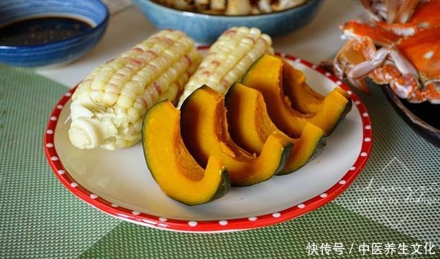  神兽不在家，晒老两口的极简晚餐，朋友圈热闹了，网友真是羡慕