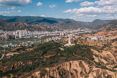 云南南涧不是只有无量山，这里有个土林不输元谋，关键还不要门票