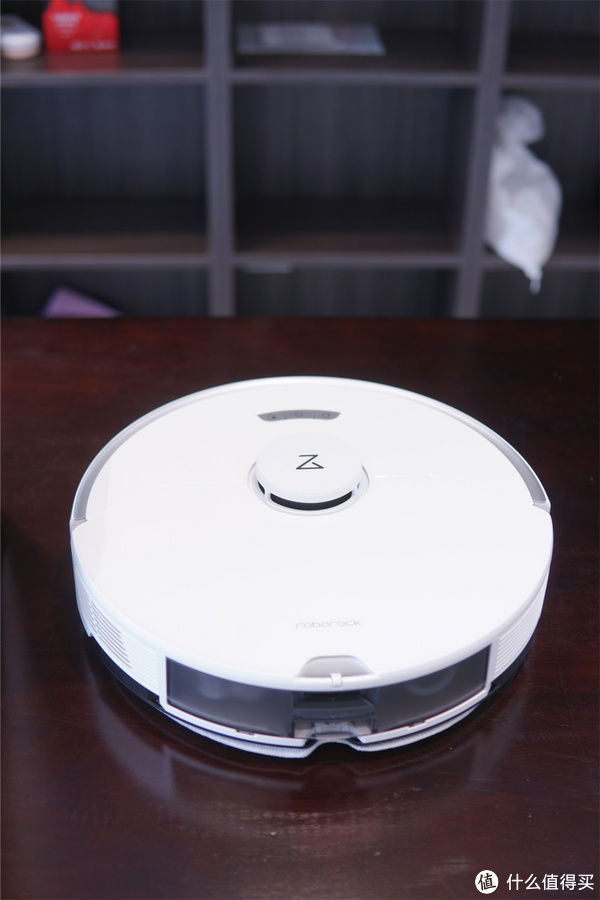 地板|地板脏了？不要犹豫，你的房间还缺一台扫地机器人！全网第一个用八宝粥做测试的博主（是否翻车）