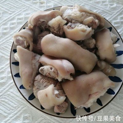 想健康又想美味，吃猪蹄焖萝卜就对啦