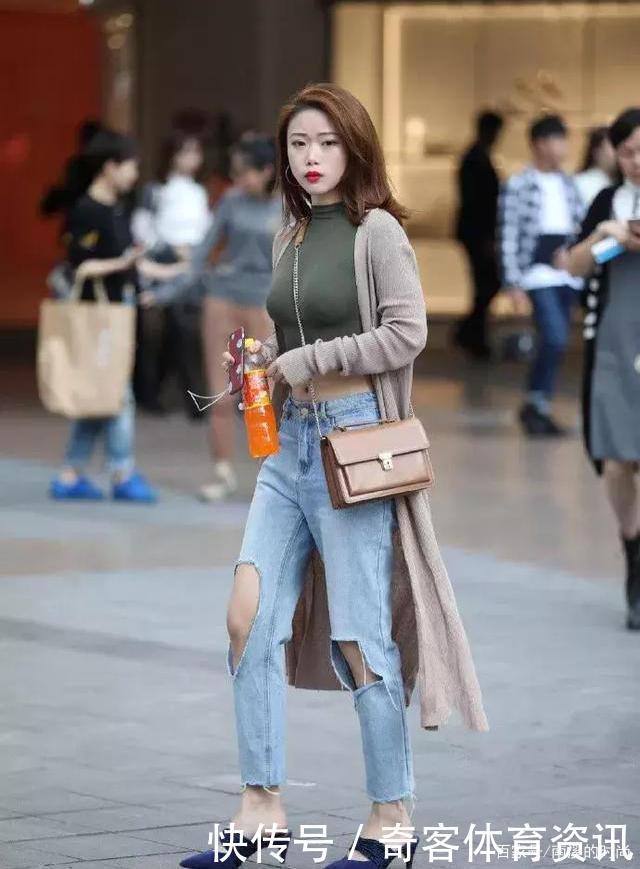 美女脚上一双气质的尖头高跟鞋,走在路上也是一道美丽的风景