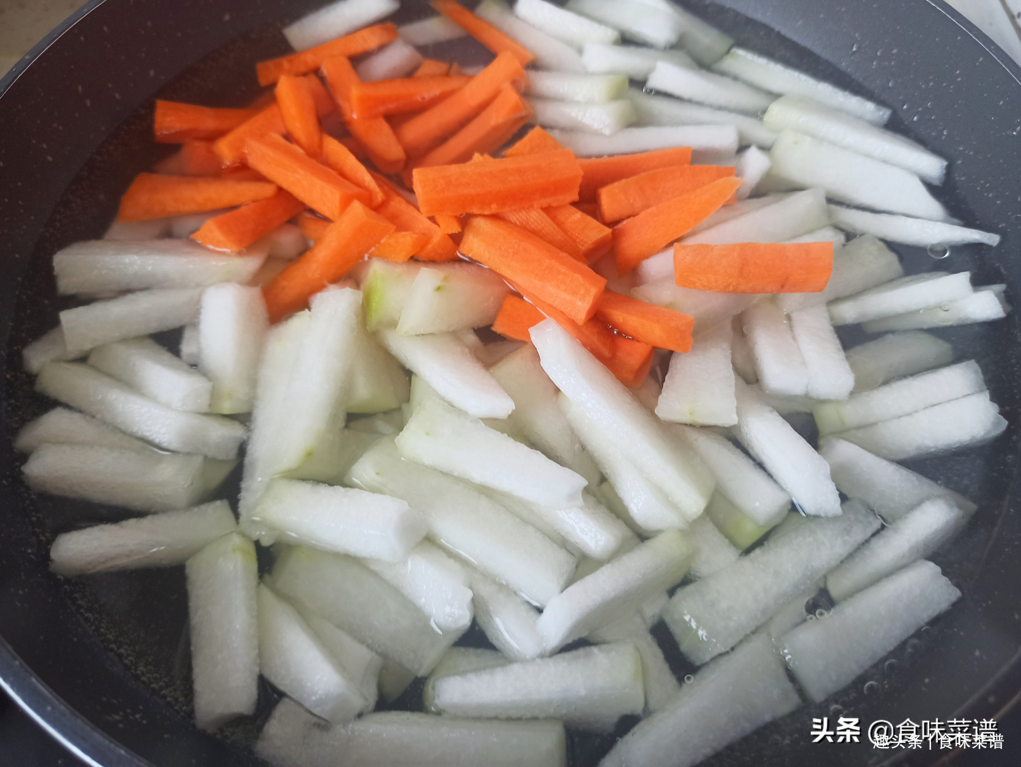 三伏天养生，建议每天吃点清淡的，教你3种家庭小炒，健康度夏天