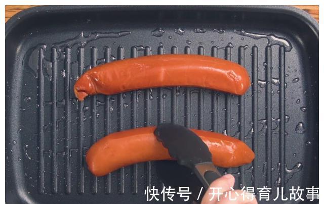 分享一款芝士香肠卷,鲜香味美,营养丰富,是家中孩子爱吃的早餐