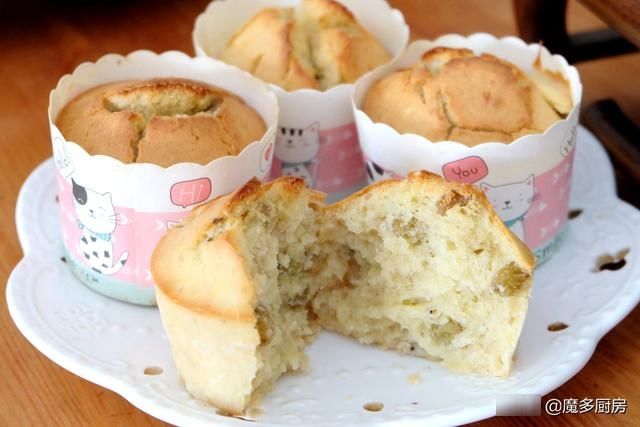 香蕉葡萄干做成蛋糕更好吃，不用打蛋器，小朋友都能轻松做