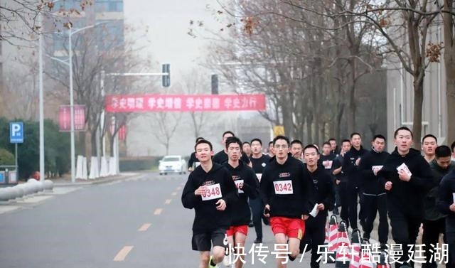 鸣枪|江苏南京警官学院，冬季迎新长跑｜脚步丈量警院，运动记录青春