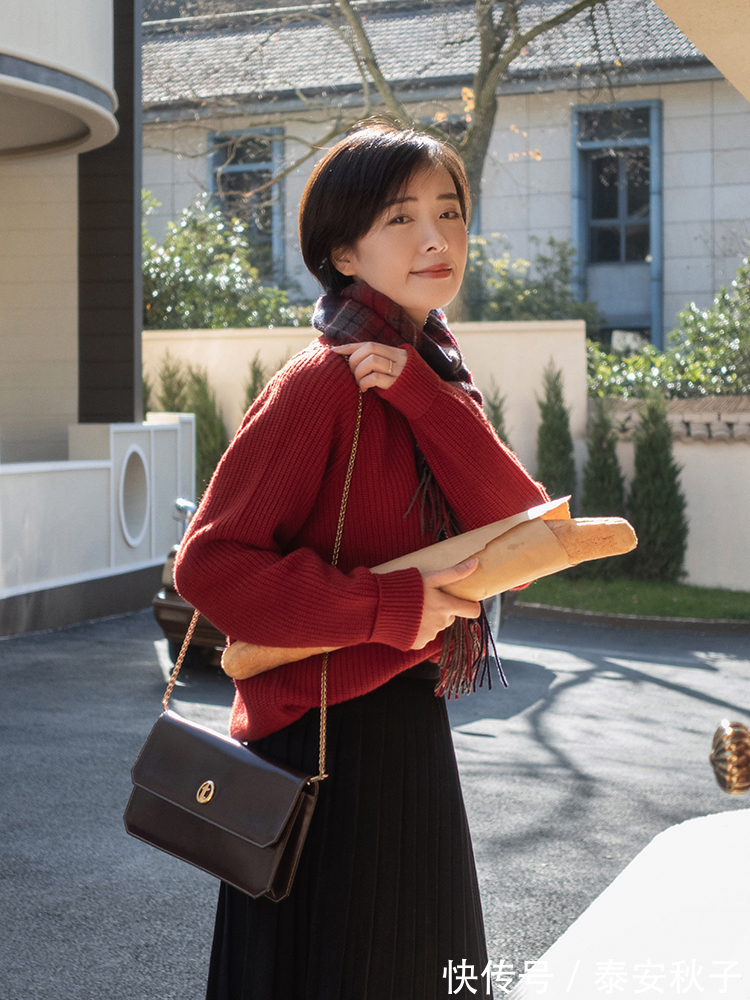 减龄色 被小个子美女惊艳!她的简约“减龄色”穿搭示范:很美、很高级!