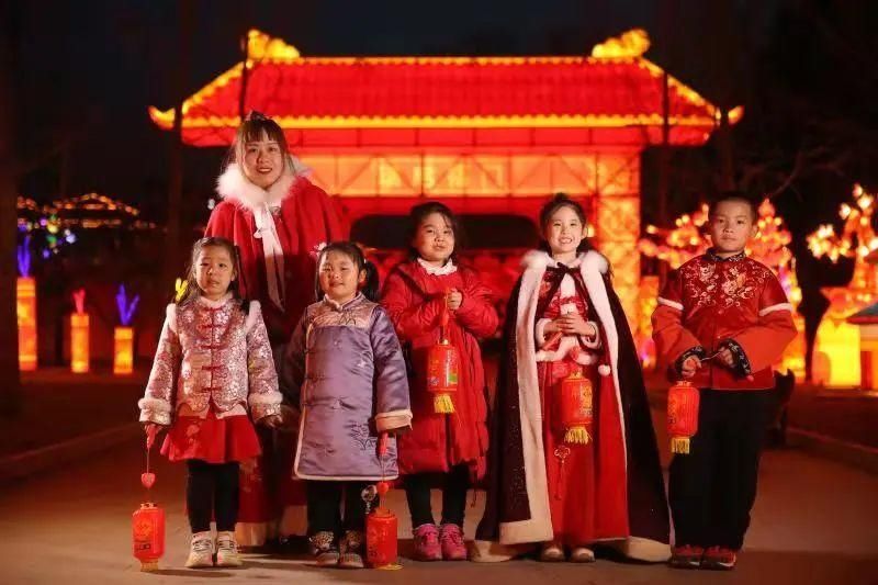 “泡温泉 赏非遗文化 感受冰雪奇缘” 京西旅游小镇丰台王佐年味儿浓|丰台年味 |“泡温泉 赏非遗文化 感受冰雪奇缘” 京西旅游小镇丰台王佐年味儿浓\＂,\＂i12\＂:\＂丰台年味