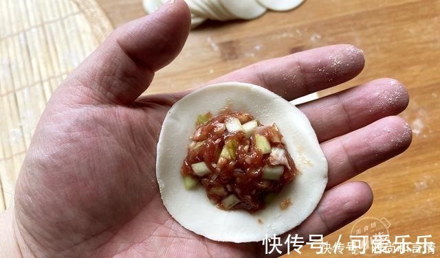 牛肉饺子这样调馅太好吃了,再贵也要吃,做法简单味道鲜香,解馋