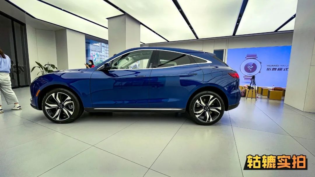 赛力斯|轱辘实拍赛力斯SF5，顶着华为头衔容易吸引更多人买车？
