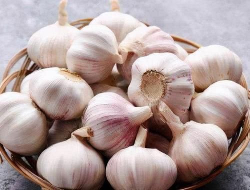 香脆|腌糖醋蒜时,这3点技巧掌握好,大蒜香脆微甜无辣味,放得久不坏