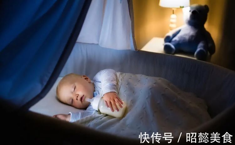睡眠时间|婴儿规律睡眠按照“4原则、4方法”，早培养，娃睡得好、长得好