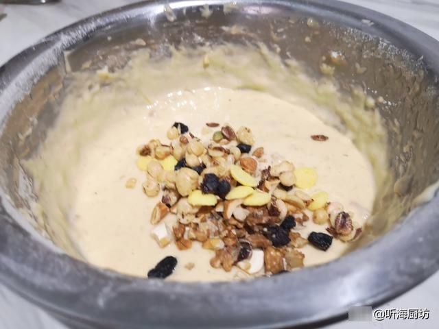 家有烤箱的一定要试试，不用打发，简单搅拌就能做的蛋糕，太香了