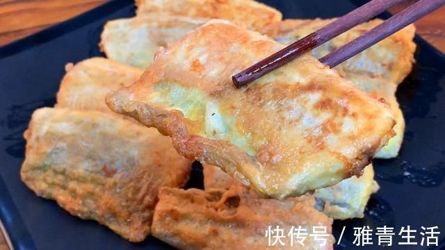 炸带鱼,有人裹淀粉,有人裹面糊,大厨都不对这才是正确做法