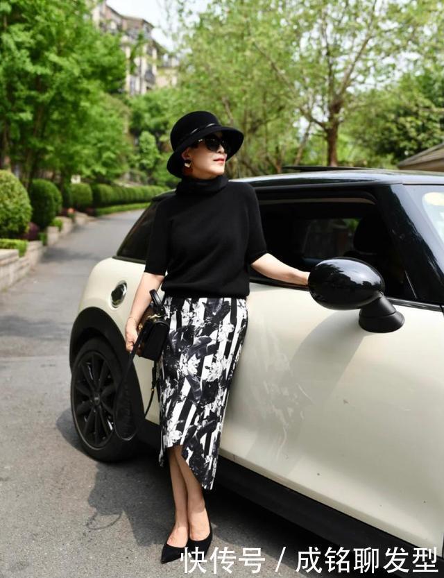 高跟鞋|女人60岁“算”老吗?这位短发博主穿搭时尚减龄,气质不输年轻人