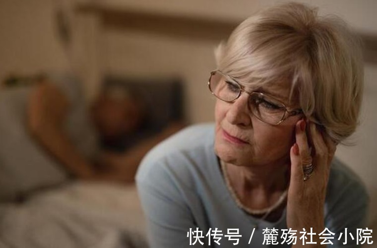 老人|老人失眠危害大!4个小技巧可调理,赶紧拿笔记下来