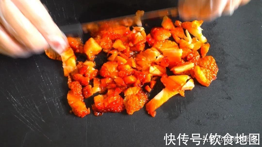 不要烤箱,没有面粉,自制绵密丝滑的安茹蛋糕,一勺挖开,馋了