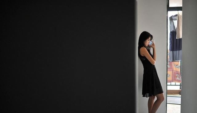 昏倒|美女大学生跑操时“昏倒”,同学们赶快送诊,母亲很难没脸见人了