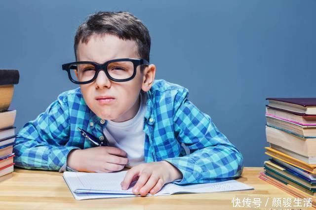 颈椎|12岁女孩弯腰时一个动作,被父母发现异常10个孩子就有2个中招