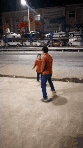 |搞笑GIF：晚上女神突然发了一张图过来 她是不是在暗示我什么